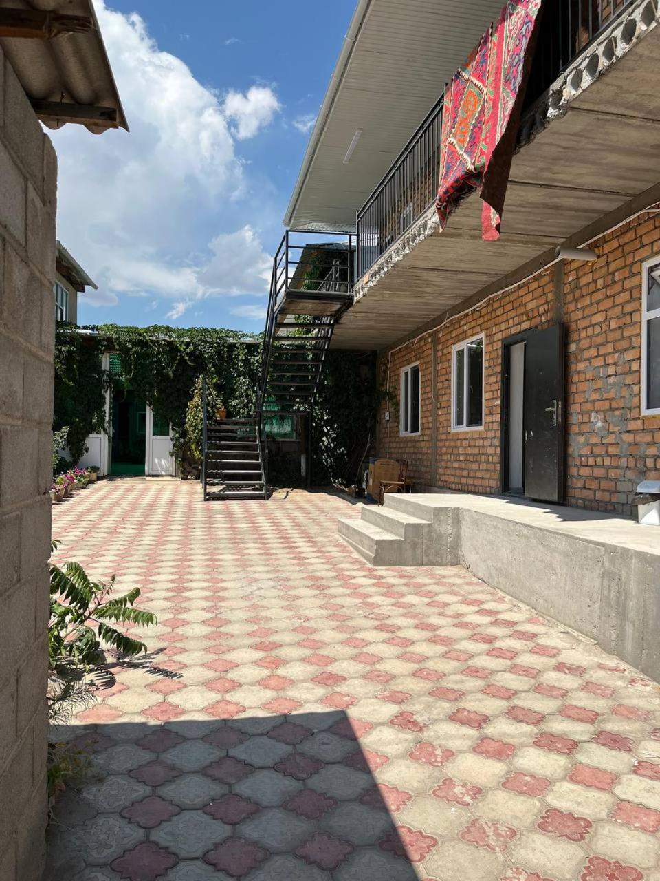 "Bilim" Guest House Tamchy Екстериор снимка